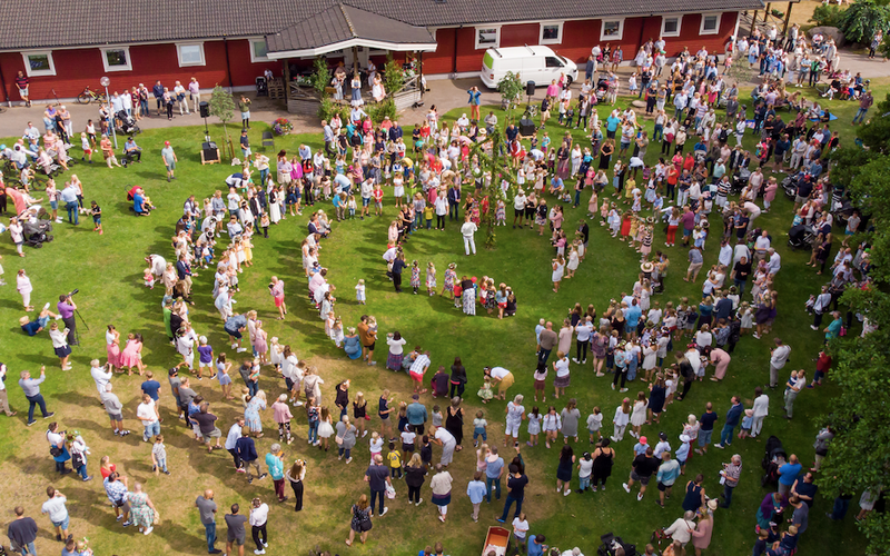 Bildbeskrivning saknas för evenemanget: Dans kring midsommarstången